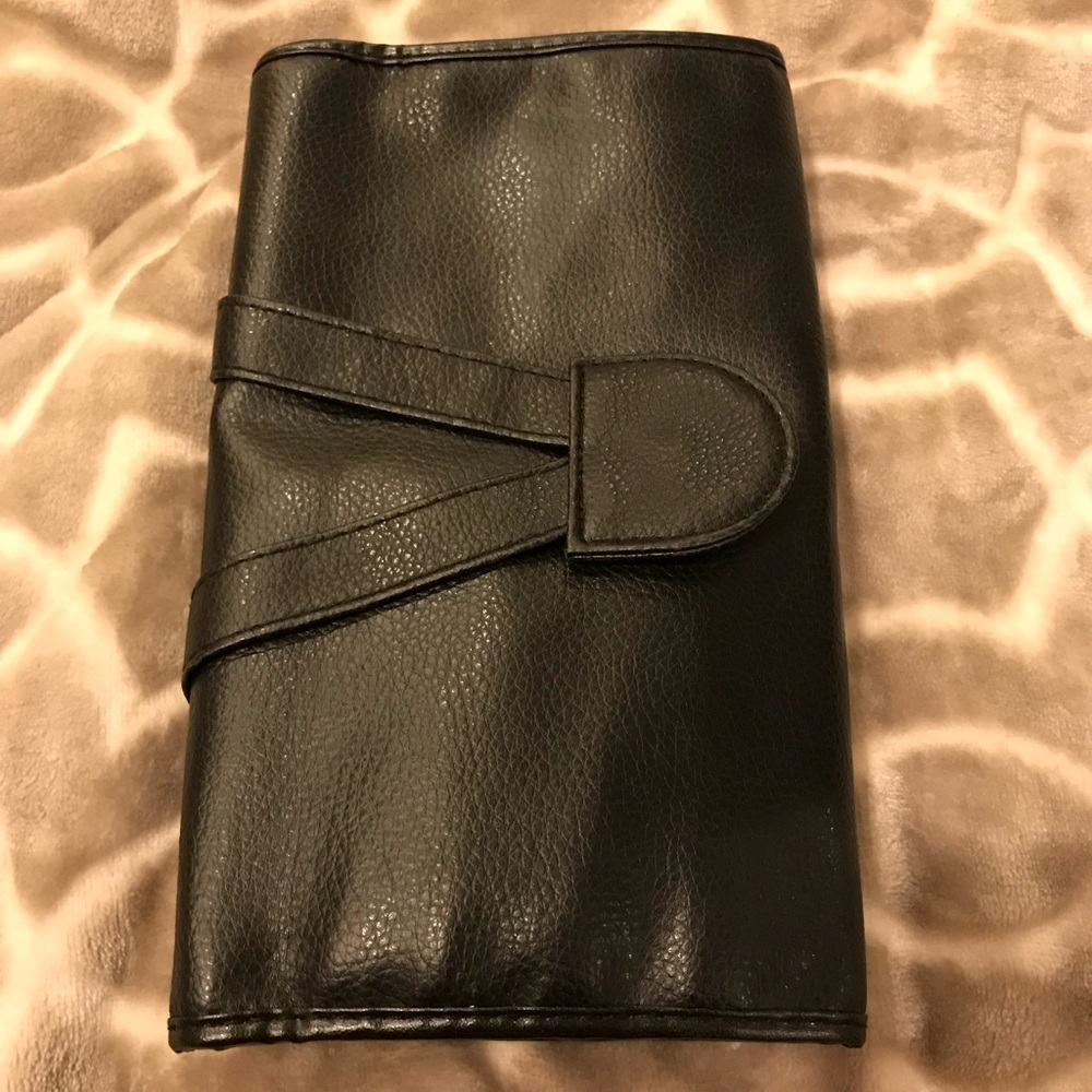 Brush Set Carrier